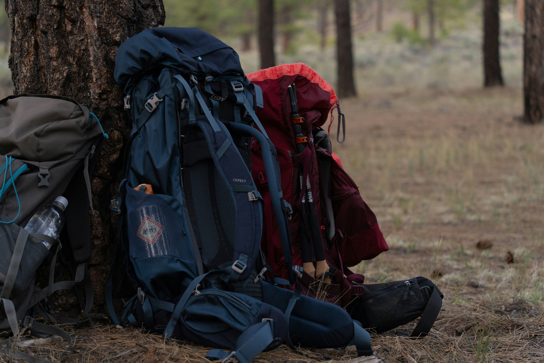 Rucksack mit Außentaschen im Freien
